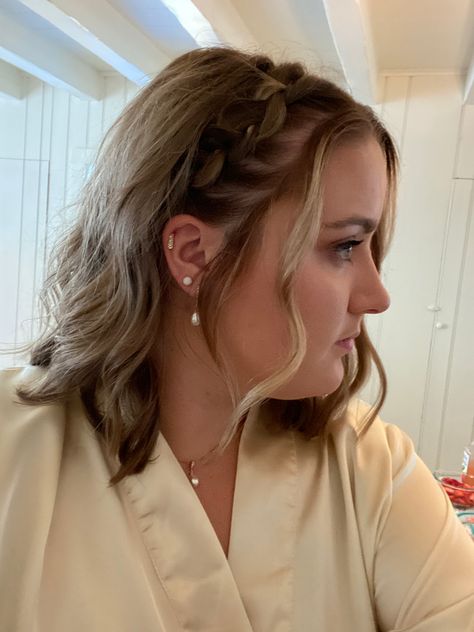 Side Braids On Short Hair, Short Hairstyles Ideas For Prom, Braid Half Up Half Down Short Hair, Hoco Hairstyles For Short Layered Hair, Braided On The Side With Hair Down, Hairstyles For Graduation Medium Hair, Hoco Hair Behind Ears, Braid On One Side Of Head With Curls, Hair Tucked Behind Ear Braid