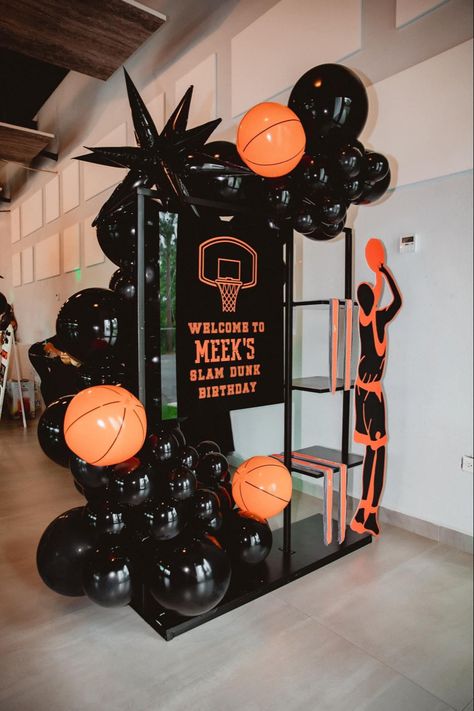 Boys 16th Birthday Party Ideas, Basketball Theme Birthday Party, Basketball Themed Birthday Party, Boy Sleepover, Basketball Theme Birthday, Basketball Birthday Party, Basketball Theme Party, Basketball Decorations, Sneaker Ball