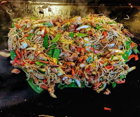 Better Than Take-Out Chicken Lo Mein — Mushki Loves Chicken Lo Mein Recipe Blackstone, Stir Fry On Flat Top Grill, Black Stone Lo Mein, Lo Mein On Blackstone Griddle, Better Than Take Out, Blackstone Meals, Blackstone Ideas, Blackstone Recipe, Amazing Dinners