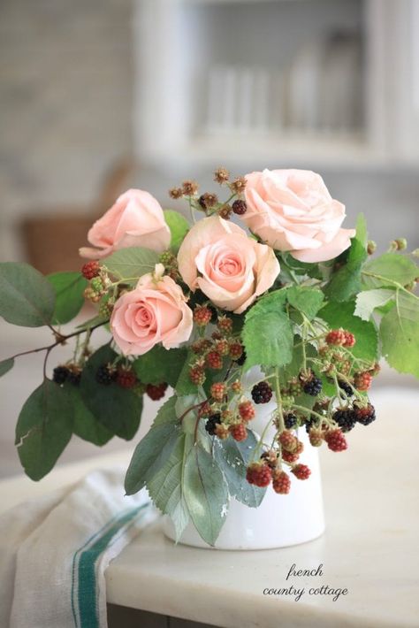 blackberries in a bouquet Blackberry Bushes, Growing Blackberries, Berry Bouquet, Fantasy Wedding, French Country Cottage, Happily Married, Blush Roses, Wild Roses, Cut Flowers