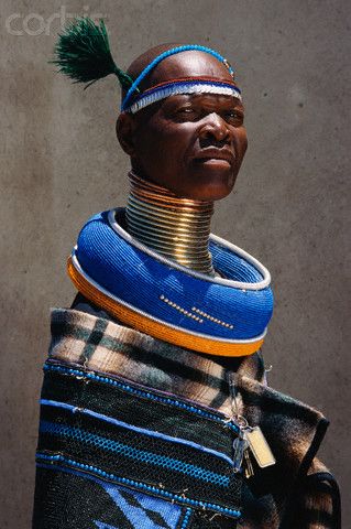 Ndebele woman with neck band and neck ring Neck Rings, Trail Walking, Costume Africain, North Cyprus, Afrikaanse Kunst, Apple Pies, African People, We Are The World, Accra