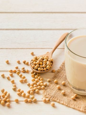 Soy Milk Benefits, Milk Benefits, Resep Smoothie, Soy Recipes, Breakfast Smoothie Recipes, Dairy Alternatives, Dairy Free Diet, Soy Products, Food Drink Photography