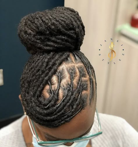 Dreadlocks Hairstyle, Hair Growth Oil Recipe, Women Locs, Loc Nation, Hair And Skin Vitamins, Short Dreadlocks Styles, Dreads Styles For Women, Dreadlocks Hairstyles, Dread Head