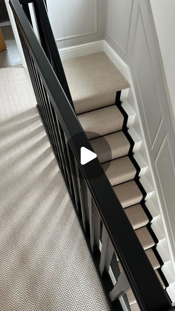 Floor Street on Instagram: "a question we get asked all the time is: can i get the same matching landing carpet for my stair runner? yes, absolutely you can! most things are possible, so just pop us a message 💛  half price summer sale ends soon… shop now and don’t miss out 👀⏰  🏡 @hope_home_x 🥰  #floorstreet #floorstreetfloors #floorstreetstairrunners #floorstreetcarpet #stairrunner #homeinspiration #homeinteriors" Carpet Upstairs Hallway, Hallway With Stair Runner, Upstairs Hallway Carpet, Hall Stairs Landing, Beige And Black Stair Runner, Stair Designs Ideas, Different Carpet On Stairs And Landing, Staircase And Landing Ideas, Landing Runner Carpet