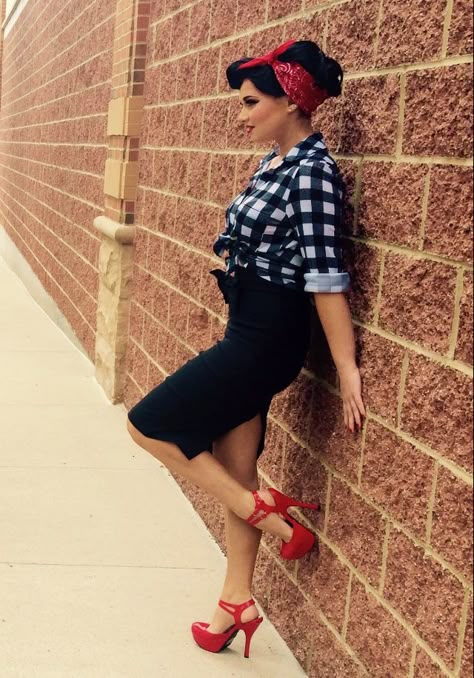 Rockabilly Punk Fashion, Pin Up Girl Photoshoots, Mens Rockabilly Fashion, Rockability Fashion, Pin Up Outfits Vintage, Skirt With Plaid Shirt, Black Pin Up Girl, Pinup Looks, Rockabilly Fashion Outfits