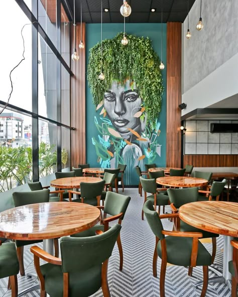 Exploring how to incorporate biophilic design in restaurants. [more at anooi.com] #NourishingSpaces #RestorativeDesign #BiophilicDesign #BiophilicDesigner #Biophilia #Biofilia #BiophilicInteriors #BiofiliaDesign #DesignBiofilico #ProgettazioneBiofilica #DiseñoBiofilico #SustainableInteriors #Wellbeing Photo credits on the blog Graffiti Restaurant, Luxury Restaurant Interior, Modern Restaurant Design, Sustainable Interior Design, Bar In Casa, Coffee Shop Interior Design, Decoration Restaurant, Bar Interior Design, Cafe Shop Design