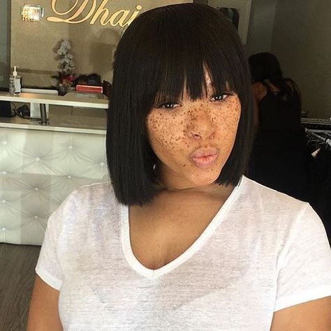 Love this bob install with blunt bangs @the_jacobyb ✂️ Love those freckles, so cute❤️ #voiceofhair #houstonstylist #houstonhair #bob #freckles ========================== Go to VoiceOfHair.com ========================= Find hairstyles and hair tips! ========================= Short Hair And Bangs, Bob Quickweave, Bang Bob, Hair Laid, Short Bob Wigs, Hair Crush, Hair Life, Sew In, Wigs With Bangs