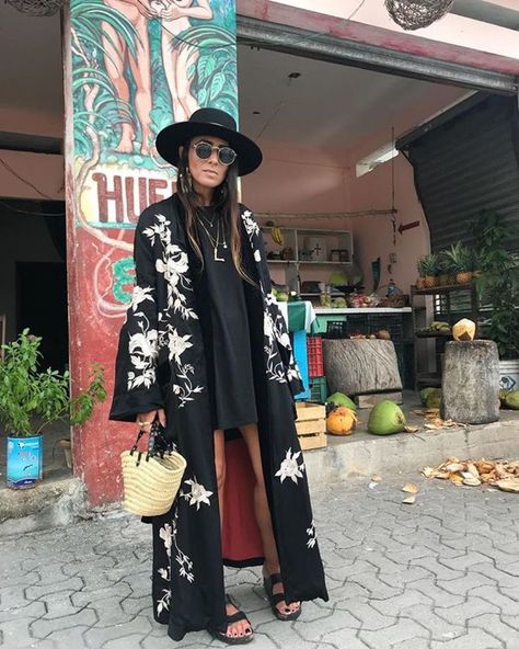 Laura Eguizabal, Estilo Hippy, Kimono Outfit, Mode Hippie, Mode Kimono, Mode Boho, Neue Outfits, Old World Charm, Looks Style