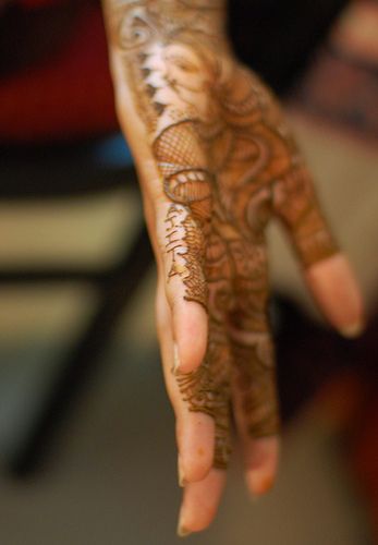 Here, the bride works her name, Ajita, into the design. Source: Flickr user The G Man Mehndi Ideas, Henna Tutorial, Diy Fabric Jewellery, Bridal Henna Designs, Mehndi Images, Wedding Henna, Bridal Mehendi Designs, Mehndi Design Photos, G Man