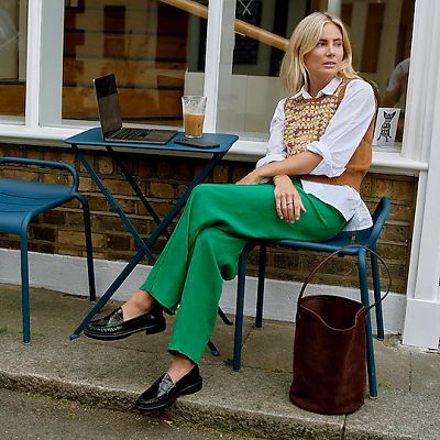 Penny Loafers Outfit, Preppy Green, Green Pants Outfit, Crepe Trousers, Puff Sleeve Cardigan, Pointelle Sweater, Green Trousers, Fun Pants, Black Turtleneck