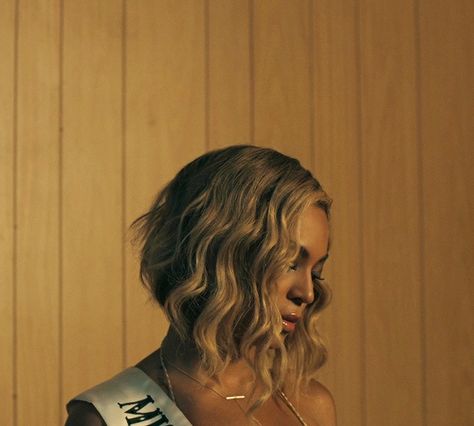 Beyoncé Pretty Hurts Beyonce, Beyonce Coachella, Beyonce Hair, Pretty Hurts, Beyonce Knowles Carter, Artist Makeup, Beyonce Style, Mrs Carter, Beyoncé Giselle Knowles-carter