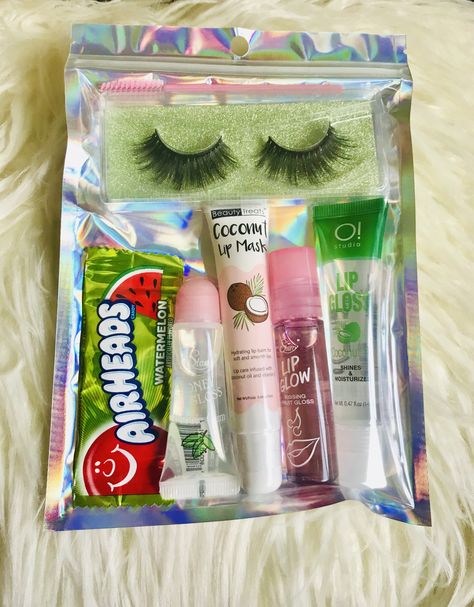 Lash Extension Goodie Bag Ideas, Lash Gift Bag Ideas, Lash Care Kit Ideas, Lipgloss Small Business Packaging, Lipgloss Bundle Ideas Cup, Birthday Party Gift Bag Ideas, Lip Gloss Bundle Bags, Glitter Room, Lol Doll Cake