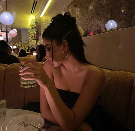 Sagonia Lazarof, Restaurant Pictures, Winter Arc, Restaurant Photos, Pics Ideas, Pic Pose, Insta Pictures, Foto Poses, Insta Feed