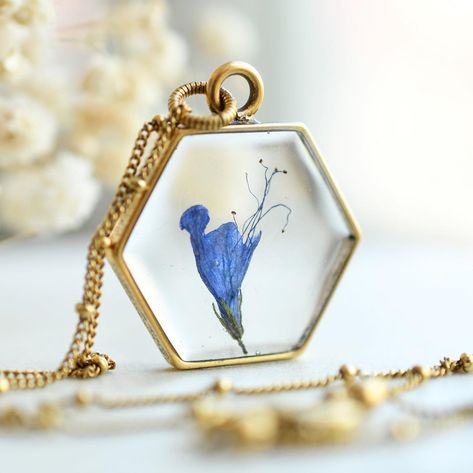 I don’t know the name of this blue wildflower but it is so delicate and dainty that I have to try it on each pendant frame 😍  Tap the photo for necklace details 🧐 Resin Terrarium, Preserving Flowers, Dried Flower Resin, Flowers In Resin, Flower Resin Jewelry, Terrarium Jewelry, Terrarium Necklace, Faceted Ring, Real Flower Jewelry