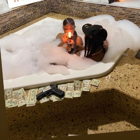 Black Couple Bubble Bath, Shower Mood Pics With Bae, Baecation Black Couples Balcony, Couple Bubble Bath, Shower Mood With Bae, Shower Pictures With Boyfriend, Couple In Bath Tub Aesthetic, Couple Bathtub Aesthetic, Bath Tub Aesthetic