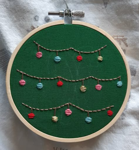 Christmas Embroidery Rings, Christmas Napkins Embroidery, Small Christmas Embroidery Patterns, Easy Christmas Embroidery Patterns, Christmas Embroidery Easy, Christmas Embroidery Ideas Simple, Simple Christmas Embroidery Designs, Christmas Embroidery Patterns Free Printables, Small Christmas Embroidery