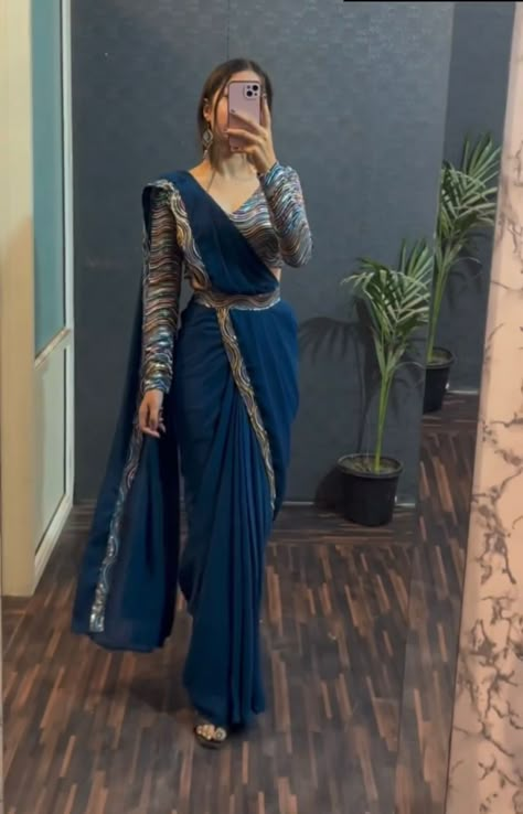 Sarees For Graduation Day, Blue Blouse Saree, Georgette Saree Blouse, Saree Trending, Trending Saree, Saree With Belt, Simple Saree Designs, Lehenga Designs Simple, Latest Model Blouse Designs