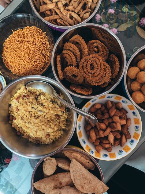 Yummy Maharashtrian delicacies! #indianfood #marathi #food #foodphotography #iphone #lightroom #lightroompresets #follow Maharashtrian Aesthetic, Indian Crockery, Marathi Design, Marathi Aesthetic, Maharashtra Food, Marathi Food, Maharashtrian Food, Fake Post, Marathi Mulgi