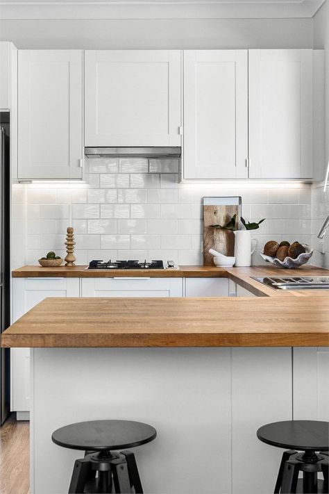 Practical tips for IKEA kitchens, including some hacks that will transform the look and feel of your kitchen without a lot of effort. Home Decor Floral Arrangements, Rustic Arrangements, Kitchen Appliance Packages, Entryway Table Decor, Fireplace Mantel Decor, Artificial Greenery, Hotel Kitchen, House Decor Rustic, Rustic Centerpieces