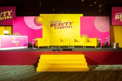 Here is a set design from the Essence Fest Beauty Carnival stage which hosted many of the festival's engaging speakers! Speaker Event Design, Essence Fest, Music Festival Stage Design Outdoor, Music Event Stage Design, Panel Speakers Event, Technology Event Stage Design, Stage Set Design, Stage Set, Event Inspiration