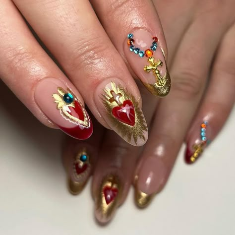 Nail Mexico Designs, Catholic Nails Acrylic, Mexican Sacred Heart Nails, Mexican Heart Nails, Saltburn Nails, Catholic Nails Designs, Romeo And Juliet Nails, Virgin Mary Nails Designs, Madonna Nails