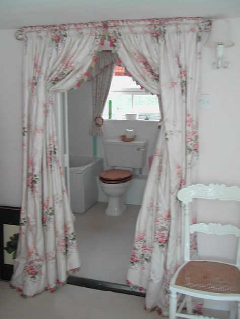 Bathroom curtain ideas