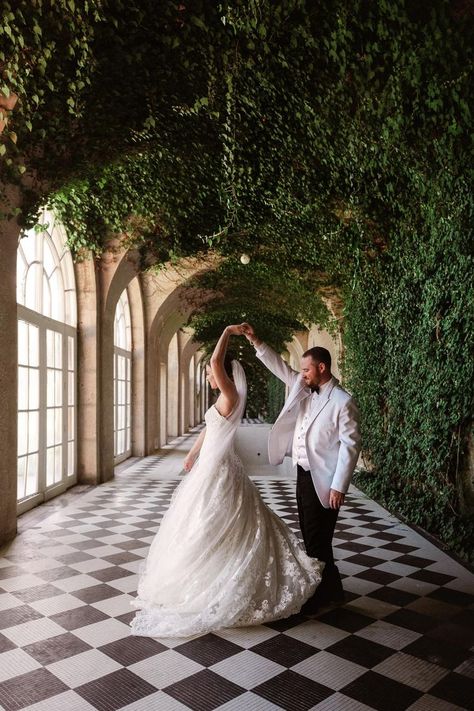 Fairytale Couple, Photos For Couples, Huntington New York, Bride Groom Photoshoot, Oheka Castle, Groom Photoshoot, Engagement Picture Outfits, Prom Photoshoot, Moon Wedding