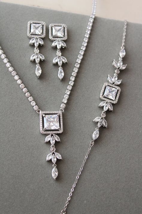 Silver Bridal Jewellery Set Vintage Style Crystal Necklace - Etsy UK Cheryl Leigh, Wedding Jewellery Set, Prom Jewelry Sets, Brooch Diamond, Silver Bridal Jewellery, Period Jewelry, Rose Gold Tiara, Bridal Jewellery Set, Character Design Girl