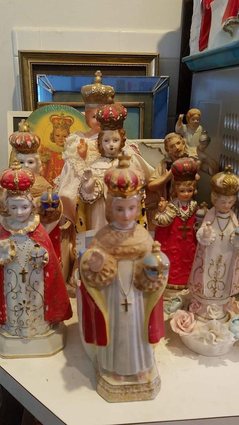 Infant Of Prague Statue, Santos Dolls, Infant Of Prague, Infant Jesus, Holt Howard, Baby Jesus, Prague, Greek Statue, Jesus