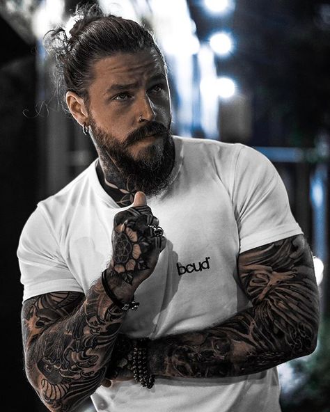 Instagram Kevin Creekman, Man With Tattoos, Man With Long Hair, Tatted Men, Beard Tattoo, Beard Styles For Men, Inked Men, Men's Muscle, Latest Mens Fashion