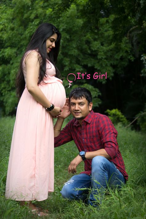 Maternity shoot Mertinity Photoshoot Ideas Couple, Meternati Photo Shoot Indian, Meternati Photo Shoot, Pre Maternity Photo Shoot, Maternity Photo Shoot Poses, Baby Shower Shoot, Baby Shower Photography Poses, Indian Maternity Photos, Pregnant Shoot