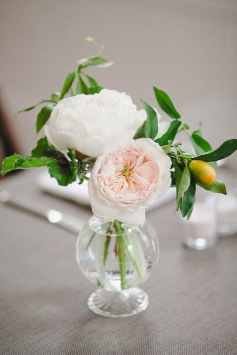 Rose In Bud Vase, Glass Bud Vases Wedding, White Bud Vases, Peony Centerpiece, Wedding Cocktail Tables, Table Floral Decorations, Rose Peonies, Bud Vases Wedding, Desk Flowers