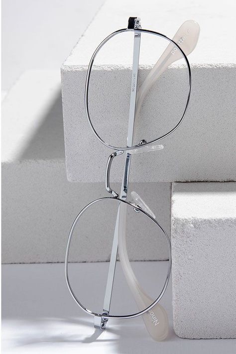 Glasses Frames Trendy For Oval Face, Cute Glasses Frames For Oval Faces, Silver Glasses Aesthetic, Metal Glasses Frames For Women, Glasses Frames For Women Oval Face, Silver Glasses Frames, Silver Frame Glasses, Glasses Shapes, Refractive Errors