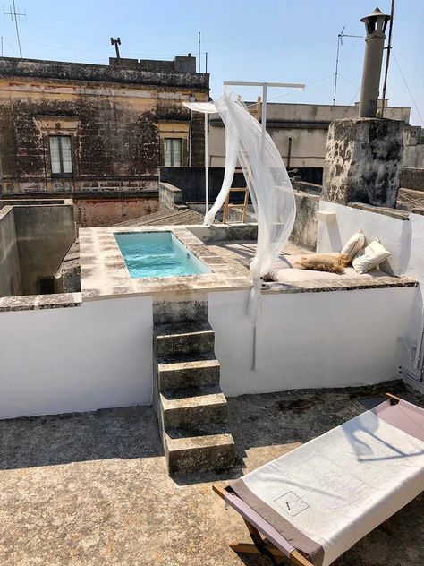 Pool On The Roof, Terrace Garden Ideas, Rooftop Terrace Design, Small Pool Design, Internal Courtyard, Small Pools, Landscape And Urbanism, Terrace Design, Rooftop Pool