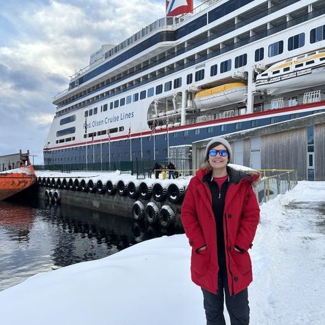 I Took a Northern Lights Cruise – Here’s What I Packed (Clothes, Accessories & More) – Emma Cruises Northern Europe Cruise Outfits, Norwegian Bliss Alaska Cruise, Northern Lights Alaska Trip, Northern Lights Cruise, Celebrity Solstice Alaska Cruise, American Cruise Lines, Winter Cruise, Northern Lights Fairbanks Alaska, Norway Trip