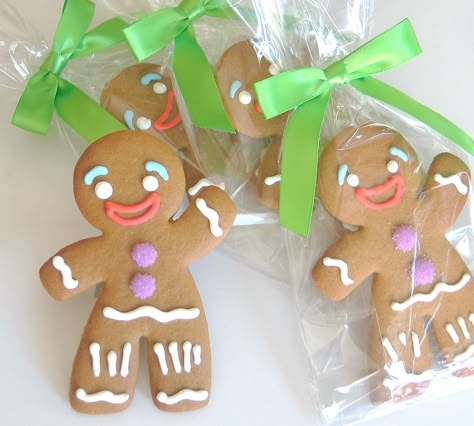 #Gingy Custom #Gingerbread Cookies by Rolling Pin Productions, $4.75 per wrapped cookie.  www.rollingpinproductions.com [212] 243 1158 Shrek Wedding, Shrek Birthday, Shrek Cake, Cookies Gingerbread, Pastel Cupcakes, Best Cookies, Bday Party Theme, Products Ideas, Xmas Cookies