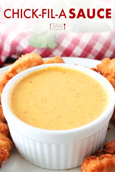 This is an easy copycat Chick-Fil-A Sauce recipe with smoky honey-mustard vibes and it that tastes exactly like the real thing. This is how to make homemade Chick-Fil-A Sauce and it’s way simpler than you think! Perfect for parties, kids lunches, salads, and more! Avocado Lime Ranch Dressing, Sauce Burger, Sushi Sauce, Yummy Fries, Copycat Chick Fil A, Chick Fil A Sauce, Dip Sauce, Homemade Sauce Recipes, Copycat Restaurant Recipes