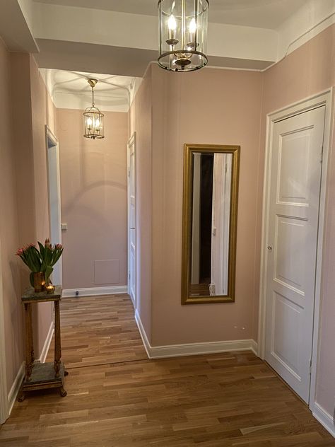 Pink hallway with alcor colour balett #alcro #balett #rosa #hall #pink #hallway Dark Pink Hallway, Pale Pink Hallway, Pink Hallways, Blush Pink Hallway, Pink Hallway Ideas, Pink Hallway, Light Pink Walls, Hallway Paint, Hallway Colours