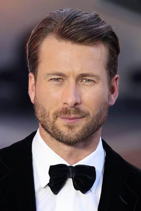 Glen Powell Hair, Glen Powell Photoshoot, Glen Powell Hot Pics, Glen Powell Pictures, Glen Powell Gigi Paris, Glen Powell With Girl, Glenn Powell, Men's Facial Hair, Glen Powell