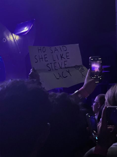 sign, steve lacy, concert, crowd, purple lights, aesthetic Concert Outfits Inspiration, Steve Lacy Concert, Steve Lacy, Concert Outfits, She Likes, Concert Outfit, Good Music, Boston, Vision Board