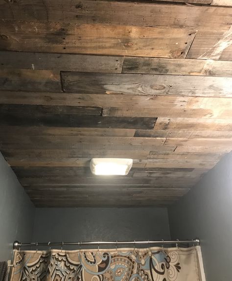 Pallet Wood Ceiling in my bathroom Pallet Wood Ceiling Diy, Rustic Bathroom Ceiling Ideas, Burnt Wood Ceiling, Wood Plank Ceiling Bathroom, Cedar Ceiling Bathroom, Wood Bathroom Ceiling, Bathroom With Wood Ceiling, Wood Ceiling Bathroom, Pallet Wood Ceiling