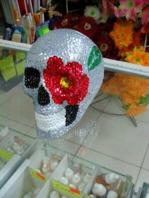 Cráneo de lentejuelas Skull Painting, Sugar Skull Art, Skull Decor, Paper Art Craft, Tom Kaulitz, Skull Art, Dia De Muertos, Day Of The Dead, Sugar Skull