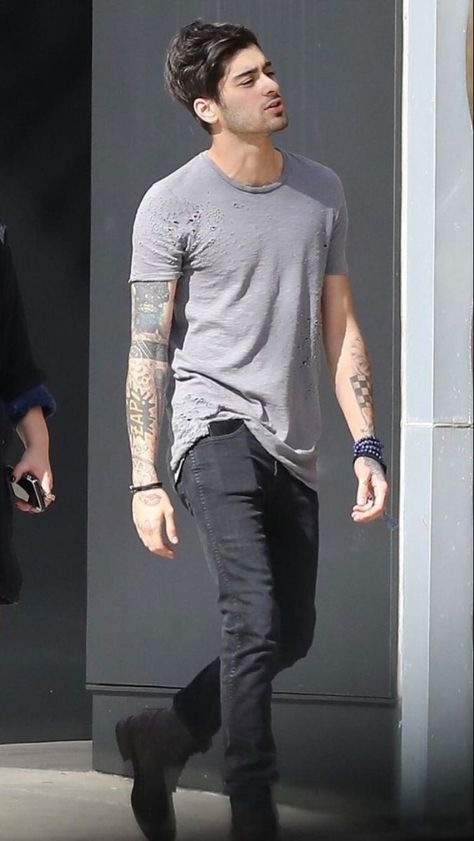 Zayn Malik Outfits, Hairstyles Zayn, Haircuts For Balding Men, Tatto Boys, Zayn Malik Hairstyle, Zayn Malik Style, Zayn Malik Photos, Boots Outfit Men, Harry Styles Outfit