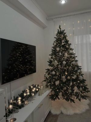 51 Best Christmas Tree Ideas - Ak Pal Kitchen Christmas Garland Placement Ideas, Christmas Tree Astethic, Christmas Decor For Apartments, Decor Natal, Christmas Tree Inspo, Christmas Home Decorations, Christmas Home Decor Ideas, Pretty Christmas Decorations, Idee Babyshower