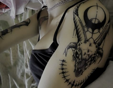 Baphomet Tattoo, Emo Tattoos, Goth Tattoo, Mommy Tattoos, Sternum Tattoo, Upper Arm Tattoos, Stomach Tattoos, Creepy Tattoos, Doodle Tattoo