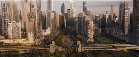 A panoramic view of dystopian Chicago. | The 24 Most Exciting Moments From The Final "Divergent" Trailer Divergent Tris, Divergent Book, Dystopian Aesthetic, Divergent Movie, Tris And Four, Divergent Fandom, Divergent Trilogy, Divergent Insurgent Allegiant, The Scorch