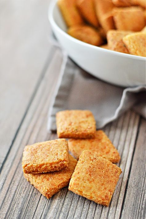 Keto Cheese Crackers Keto Cheese Crackers, Perfect Things, Keto Cheese, Favorite Dips, Cheese Flavor, Low Carb Bread, Cheez It, Cheese Crackers, Nutritional Yeast