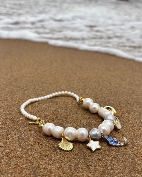 Shaheen & Studio | accessories | Looking for Mermaid jewellery? We got you covered 😋🐚🪸 Beach jewellery, summer necklace, sea shells, fresh water pearls, pearl necklaces, h… | Instagram Sea Shell Bracelet Aesthetic, Shell Bracelet Aesthetic, Wired Jewellery, Mermaid Jewellery, Sea Shell Bracelet, Ideas Pulseras, Jewellery Summer, Beach Jewellery, Beads Design