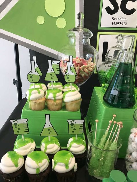 Science Teacher Retirement Party Ideas, Mad Science Cupcake Ideas, Science Birthday Party Ideas Cake, Mad Scientist Birthday Cake, Science Party Cupcakes, Science Baby Shower Ideas, Mad Science Birthday Party, Emily’s Wonder Lab Party, Biology Party