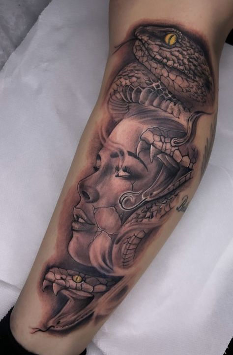 Medusa Half Sleeve Tattoo, Angelina Tattoo, Women Leg Sleeve Tattoo Ideas, Shogun Tattoo, Tattoo Mujer, Medusa Tattoos, Survivor Tattoo, Tattoo Ankle, Medusa Tattoo Design